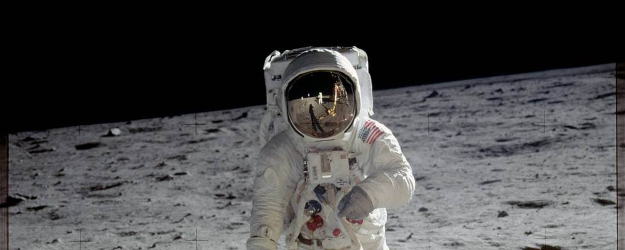 neil-armstrong-standing-on-the-moon